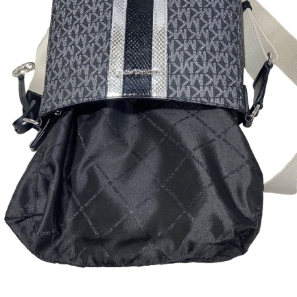 Michael Kors Jet Set travel Crossbody w/ Center Stripe excellent used condition - Picture 7 of 7